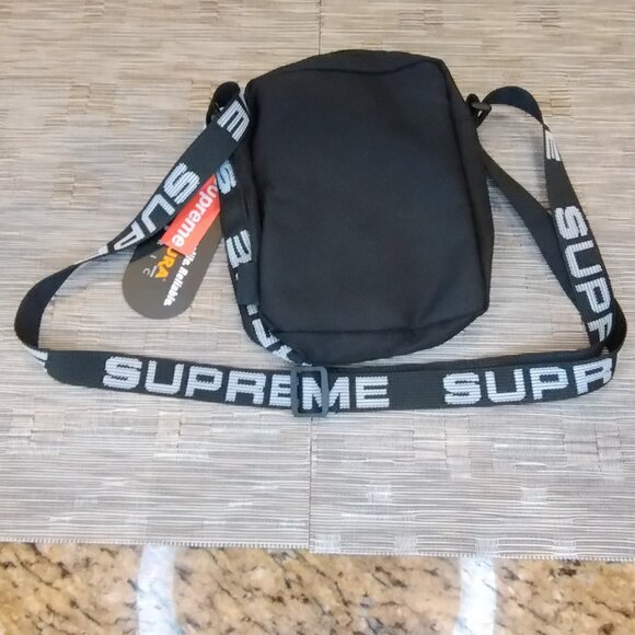 Supreme Logo Strap Black Shoulder Bag SS18 NWT - Picture 2 of 9